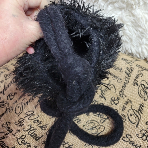 Handcrafted black fuzzy trim toggle strap felted Wool bag black - Picture 4 of 6